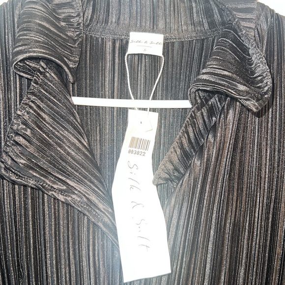 Boutique Plisse Set - Picture 9 of 11